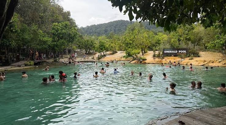 بحيرة وحديقة ايمرلاد — صورة 5