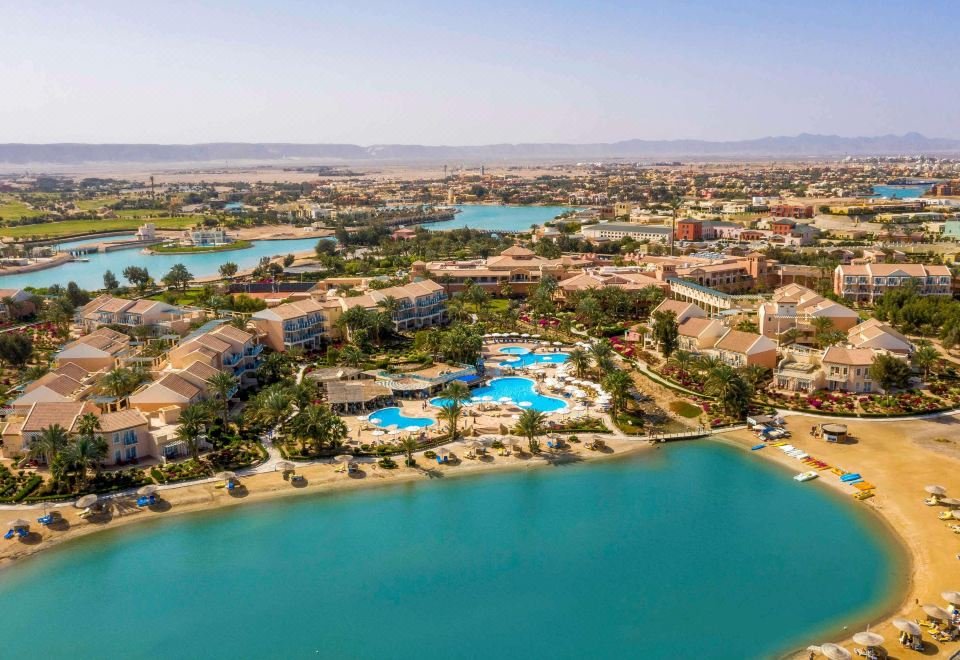 منتجع وسبا موڤنبيك الجونة